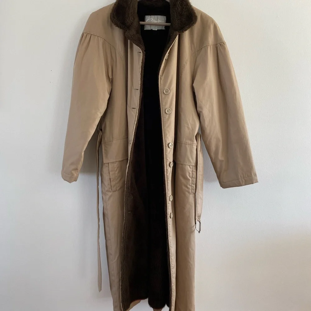 Vintage Tan Trench Coat with Belted Waist and Long Sleeves - Made in Canada - Picture 3 of 10